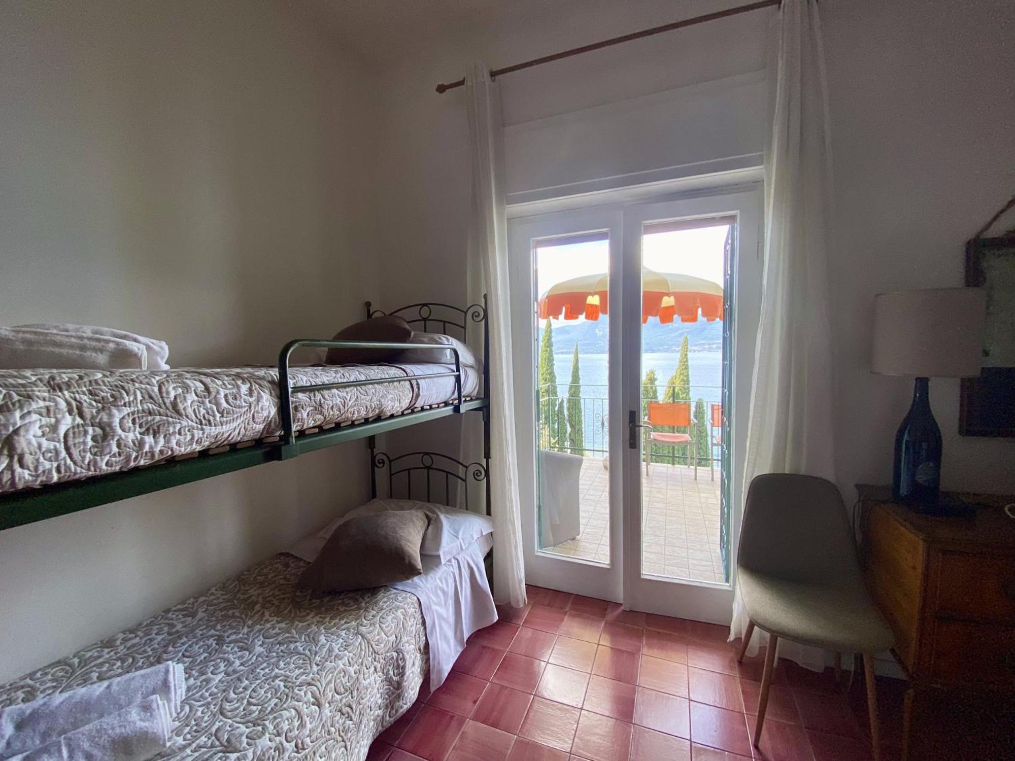 Wonderful Lake View Apartments With Pool With Breakfast Gardasee Тори дел Бенако Екстериор снимка